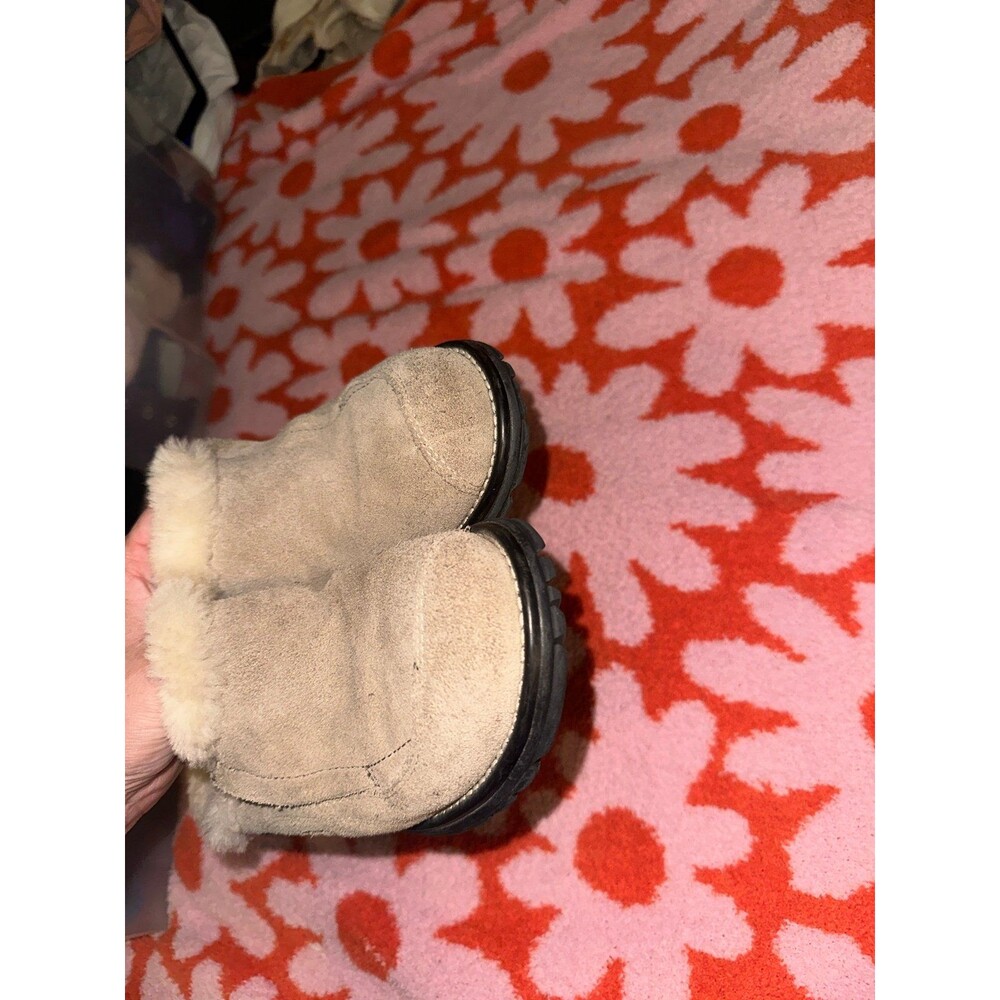 UGG shoes - Picture 4 of 6